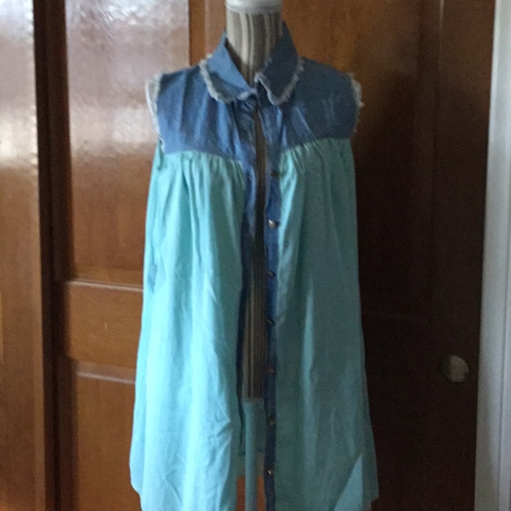 Tops - Picture 2 of 2